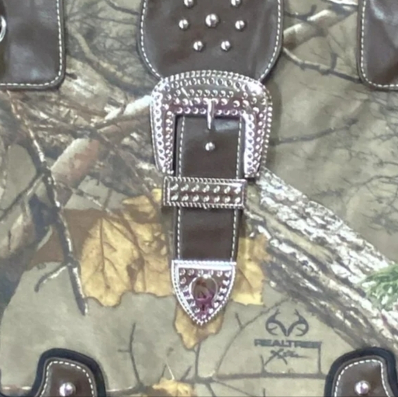 Realtree Camouflage Shoulder Bag with Brown Accents - Picture 10 of 10